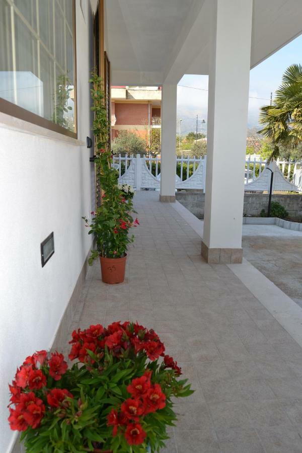 Guesthouse Holiday Formia Beach Exterior foto